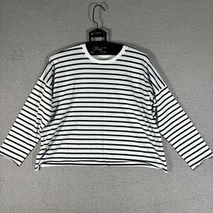 Uniqlo Women’s Size S Long Sleeve Stripe Top Black White Light Weight Blouse‎